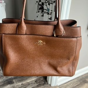 Beautiful brown Coach purse!!